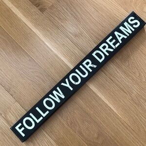 Quill, Plaque ‘Follow your dreams’. NWT